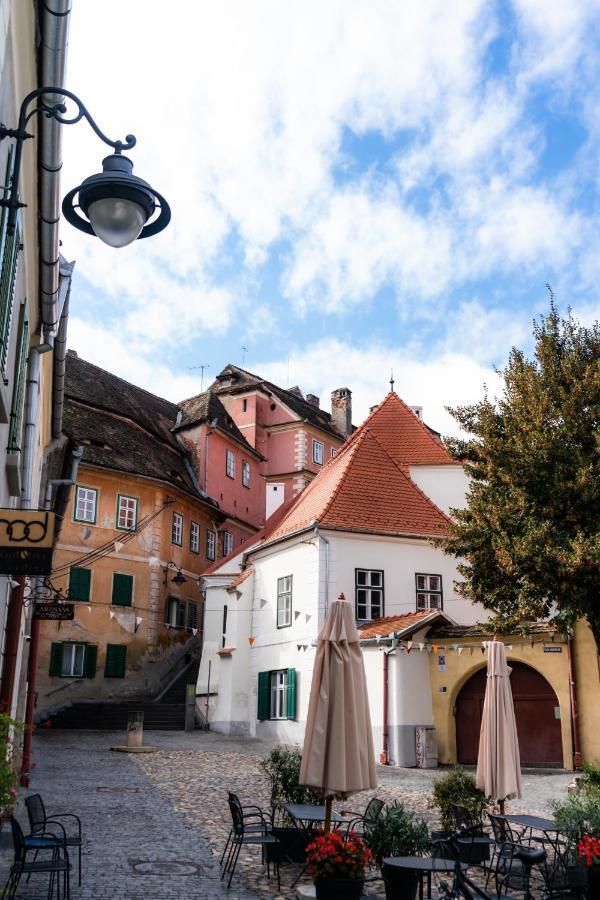 Charming Studio Ideal For Getaways Or Workations In Sibiu'S Medieval City Center Zewnętrze zdjęcie